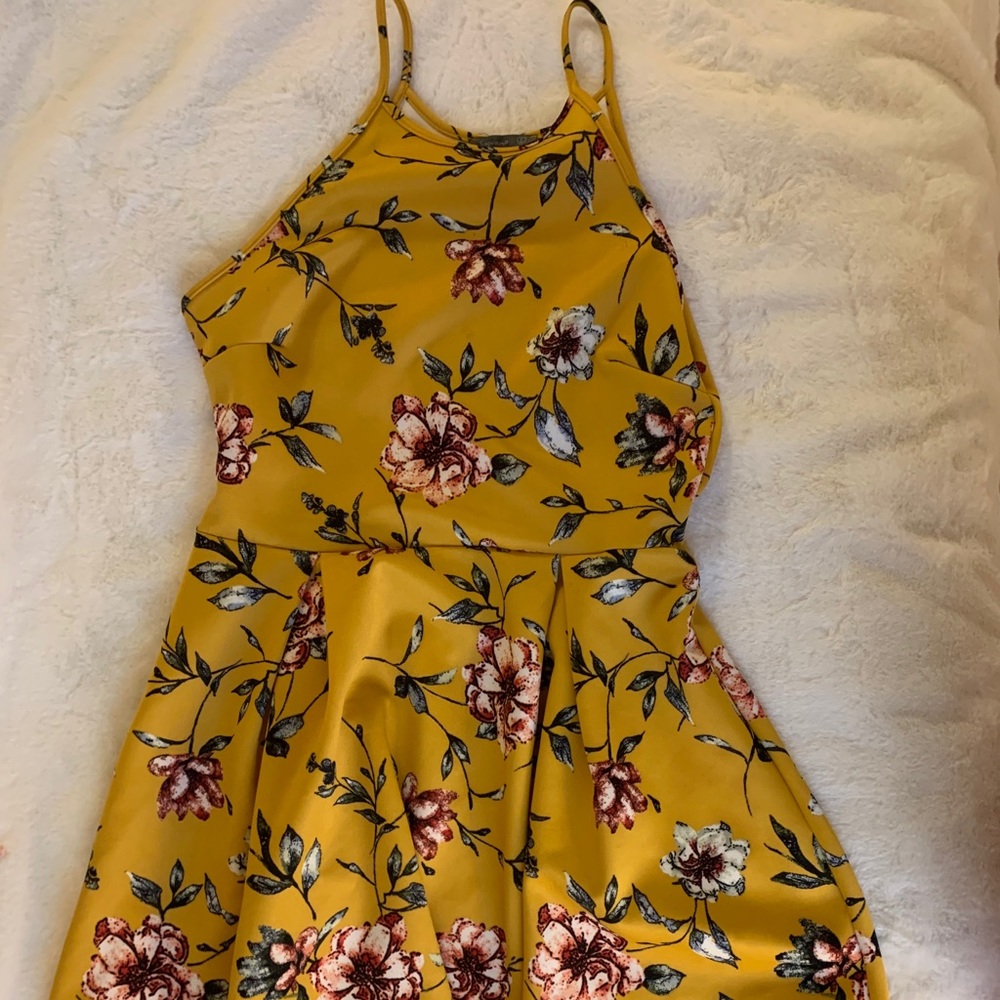 Short yellow dress